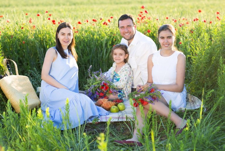 Celebra la Pascua en Familia: Tradiciones y Actividades para Disfrutar Juntos